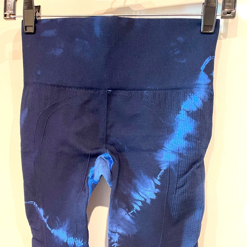 LULULEMON tie-dye leggings